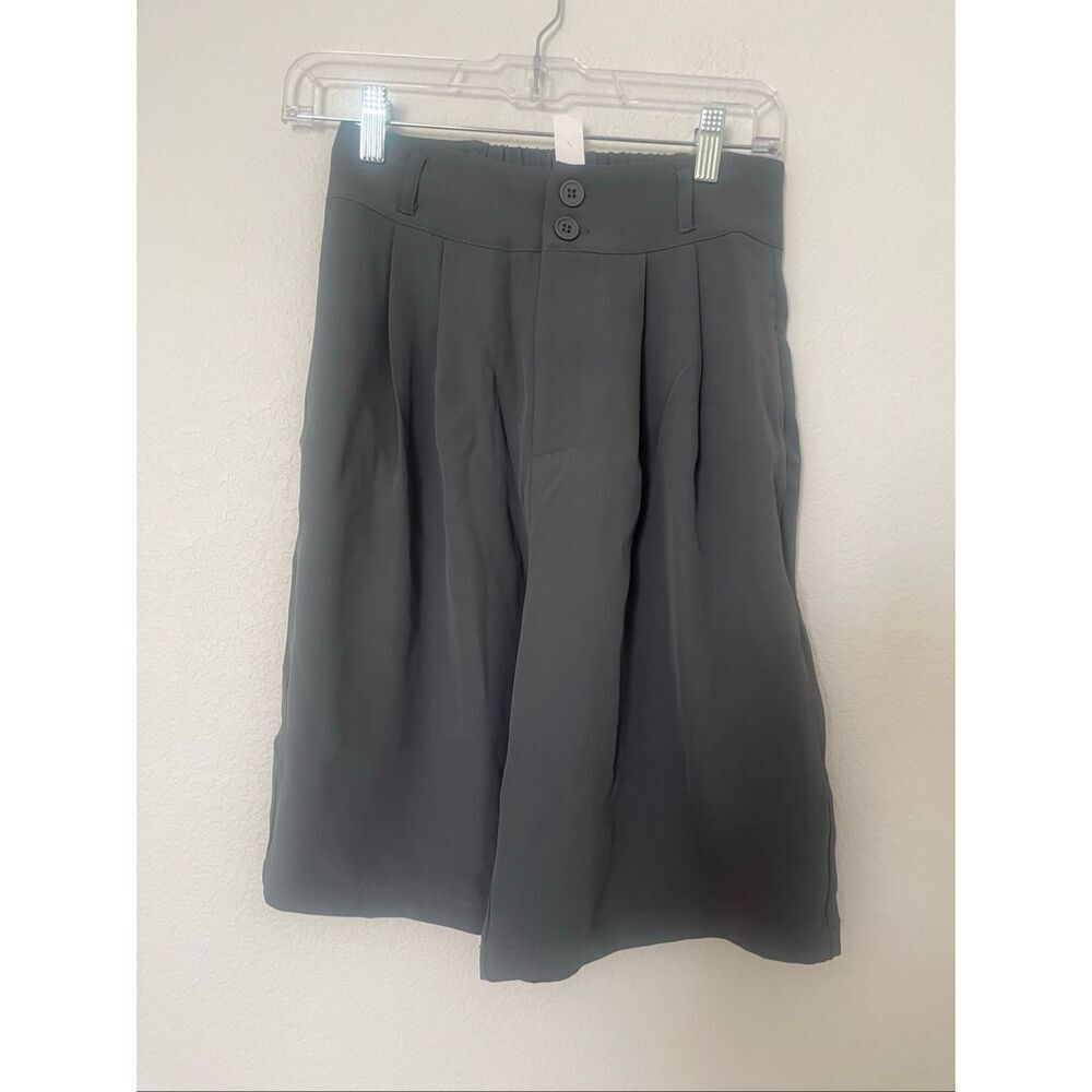 Halara High-Waisted Pleated Shorts Gray XS Button Zip Front Tailored Casual NEW
